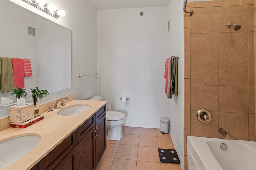 Building Photo - 757 N Orleans St