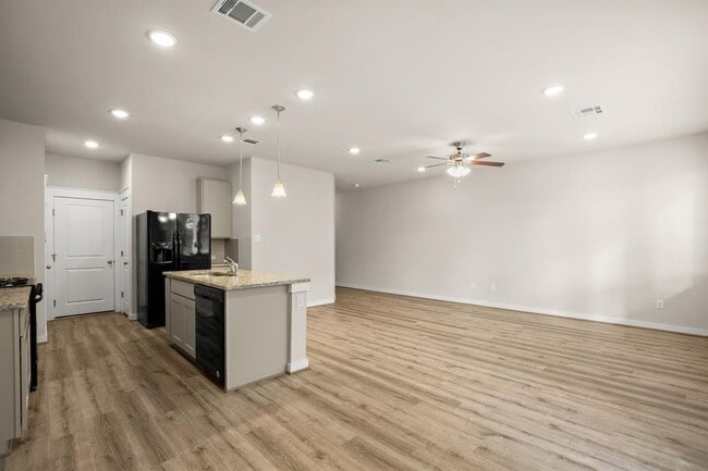 Building Photo - 602 Caterpillar Ln