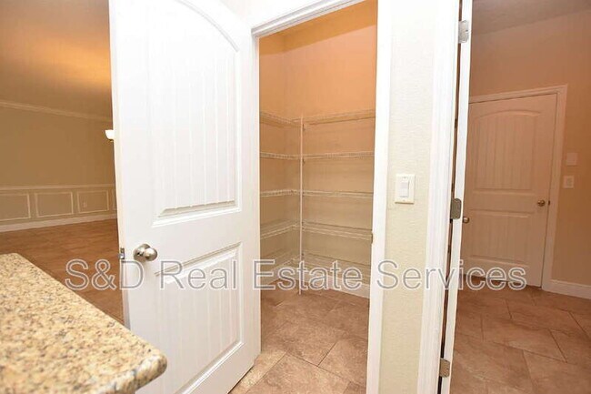 Building Photo - 1977 Wind Meadows Dr