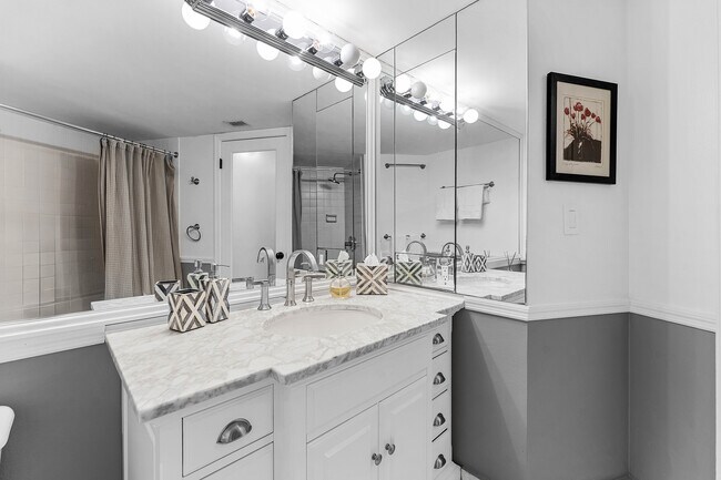 Building Photo - 5420 N Ocean Dr