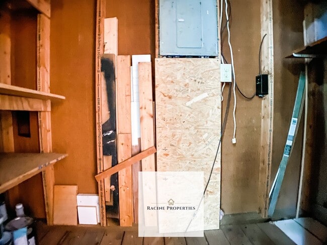 Building Photo - # Spacious Townhouse in Desirable Greenville Location