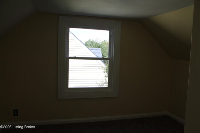 Building Photo - 528 Harris Pl
