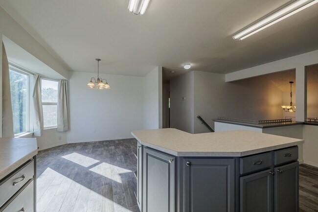 Building Photo - 5108 Hawk Springs Dr