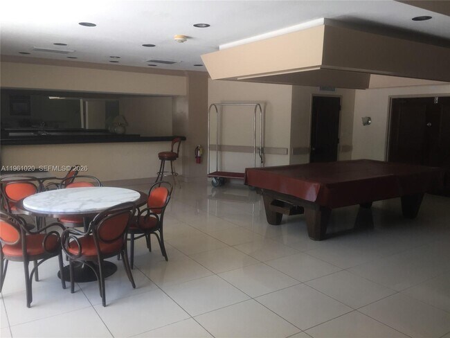 Building Photo - 1300 NE Miami Gardens Dr