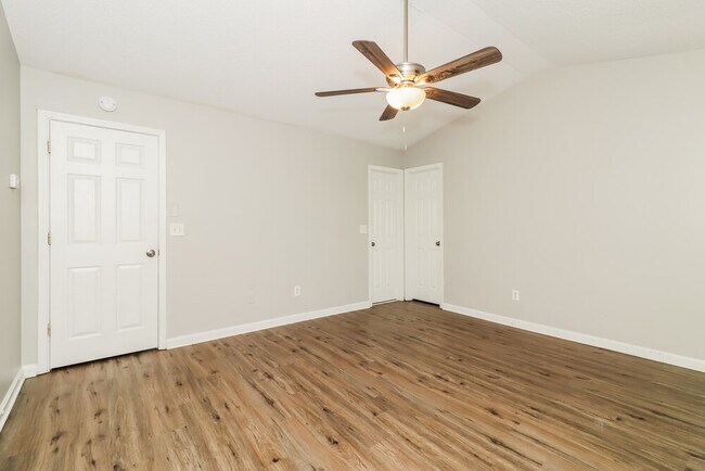 Building Photo - 118 Bainbridge Ct