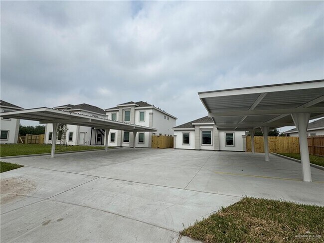 Building Photo - 1612 Canelo Dr