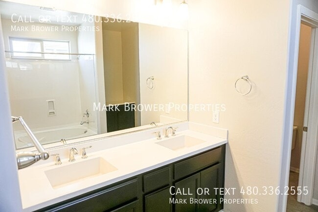 Building Photo - 2268 S Henry Ln