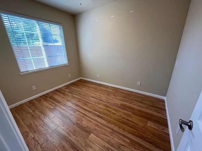 Building Photo - Upgraded and Beautiful Spacious 4 Bedroom ...