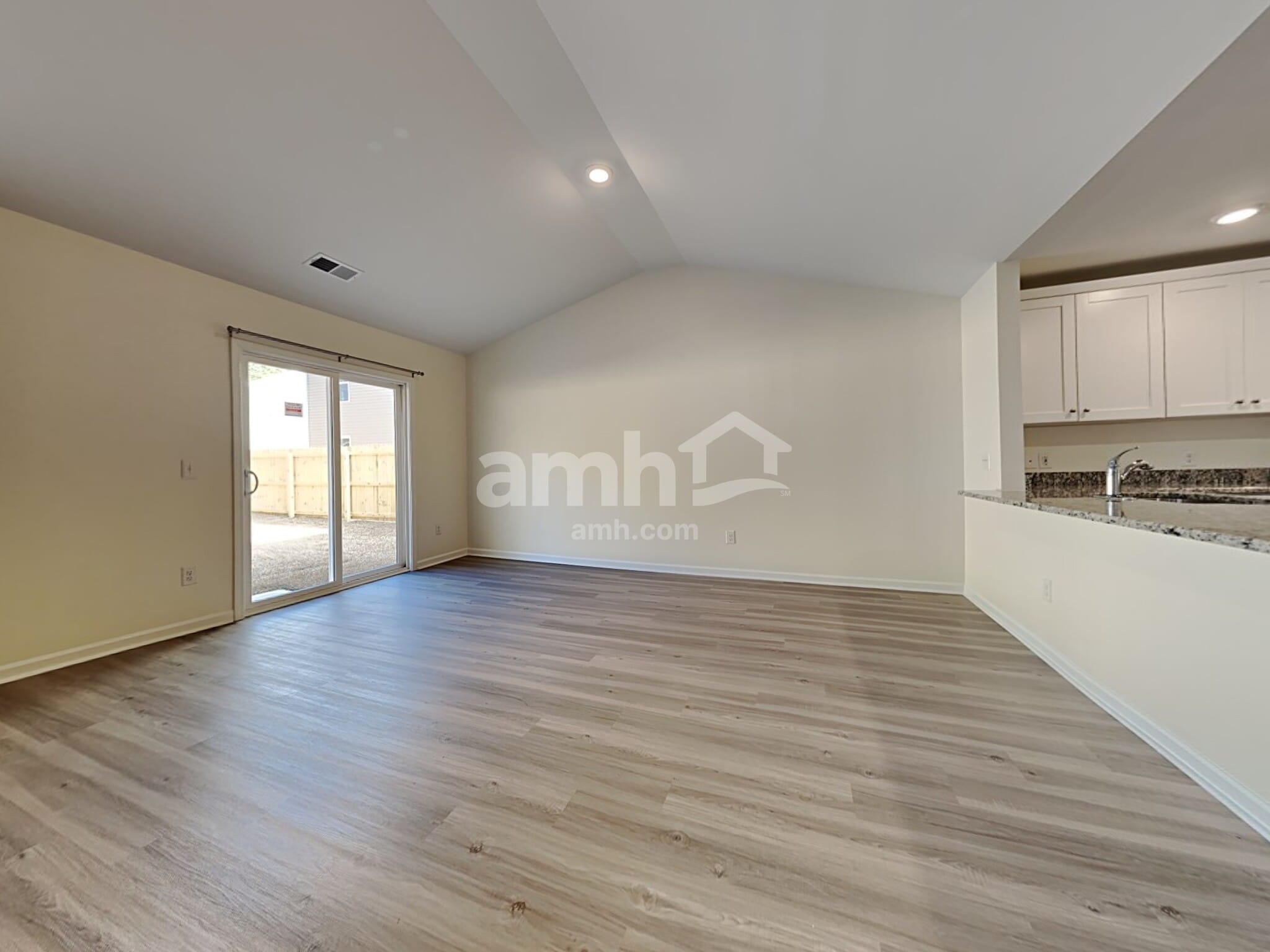 Building Photo - 1197 Dogwood Nck Dr