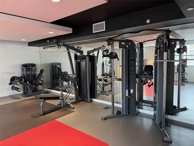 Building Photo - 437 SW 4th Ave