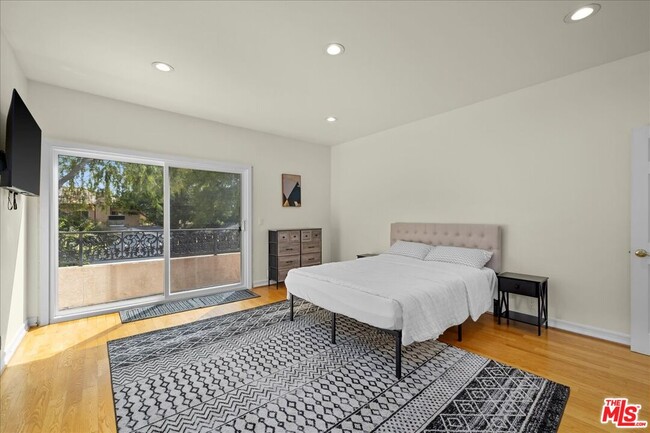 Building Photo - 5029 Lemona Ave