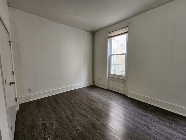Building Photo - 2841 W Girard Ave