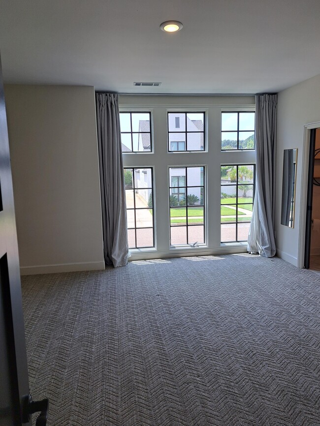 Building Photo - 7085 Fain Park Dr