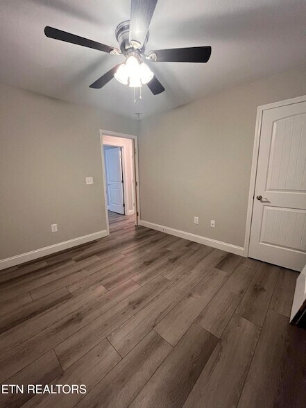 Building Photo - 355 W Outer Dr