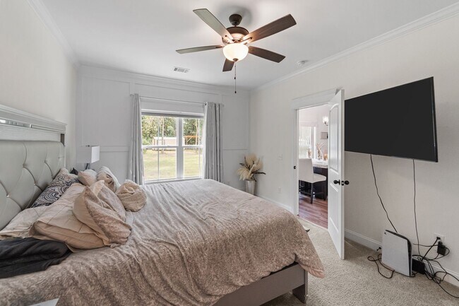 Building Photo - Comfort & Style Meet in This Beautiful 4 Bedroom Midway Home