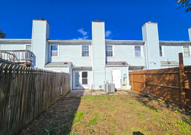 Building Photo - 5221 Johnstown Ln