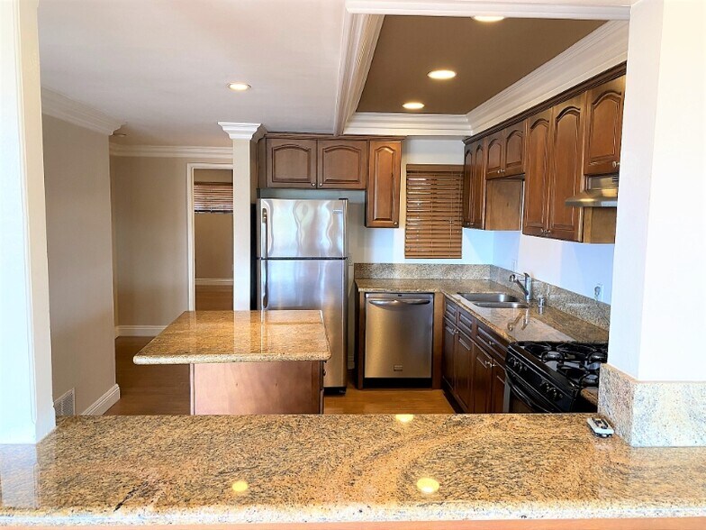 Building Photo - 100 Cliff Dr