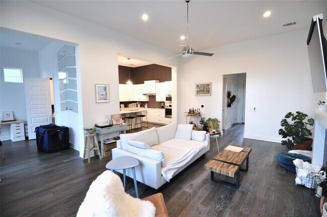 Building Photo - 6117 Seville Dr