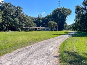 Building Photo - 3BR/2BA on 2 Acres in Micanopy