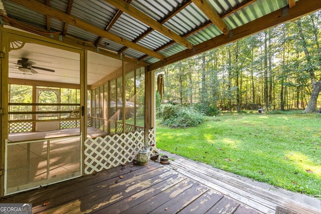 Building Photo - 127 Circle H Dr