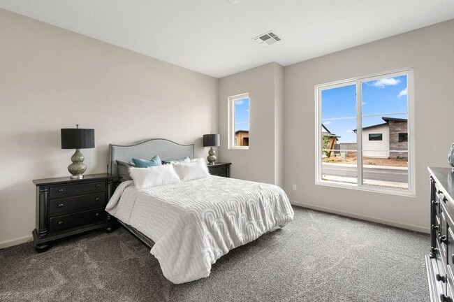 Building Photo - 5504 E Edgar Wy