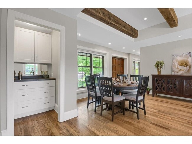 Building Photo - 3465 Deephaven Ave