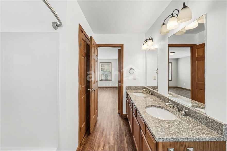 Building Photo - 6715 Legacy Pointe Ct