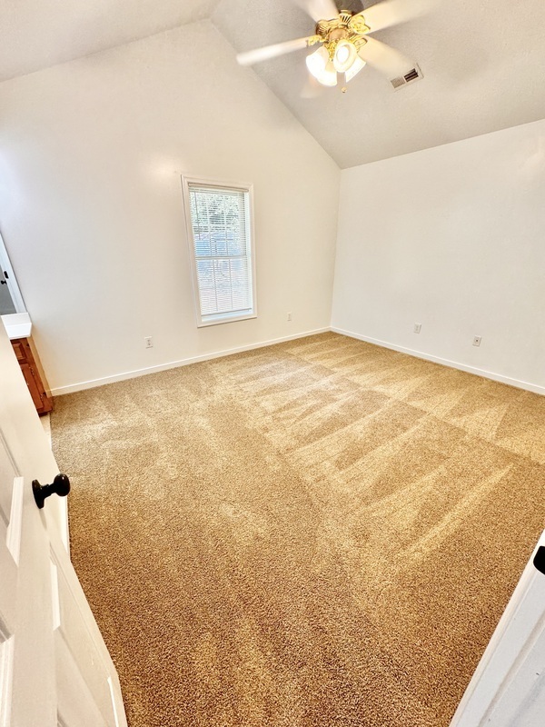 Building Photo - 210 Robin Ave