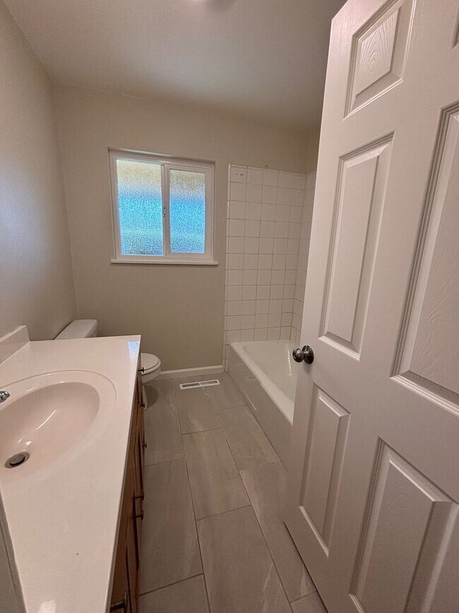 Building Photo - Updated Single level 3 bedroom 2 bathroom Bennett Valley Home with new paint and beautiful refini...