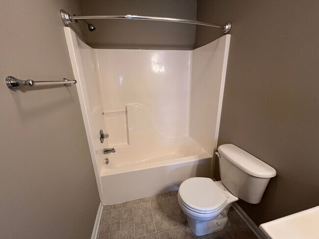 Building Photo - 696 Wyndhurst Dr