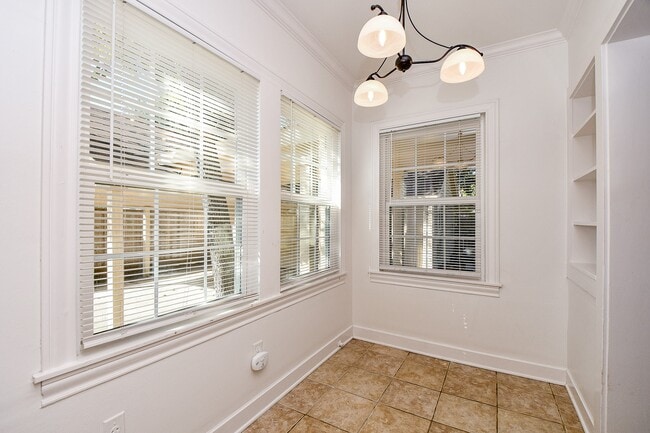 Building Photo - 609 Milwaukee St