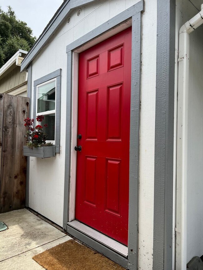 Building Photo - 1422 Court St