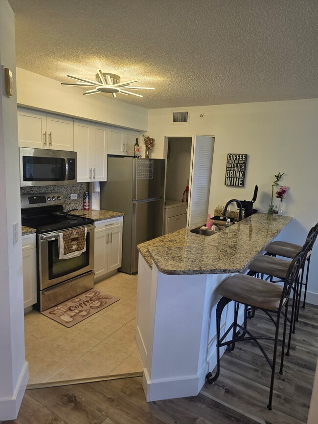 Building Photo - 8870 Colonnades Ct W