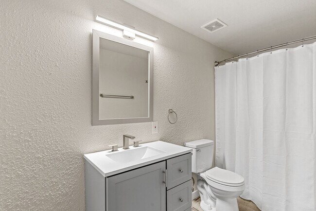 Building Photo - 460 N James Ave