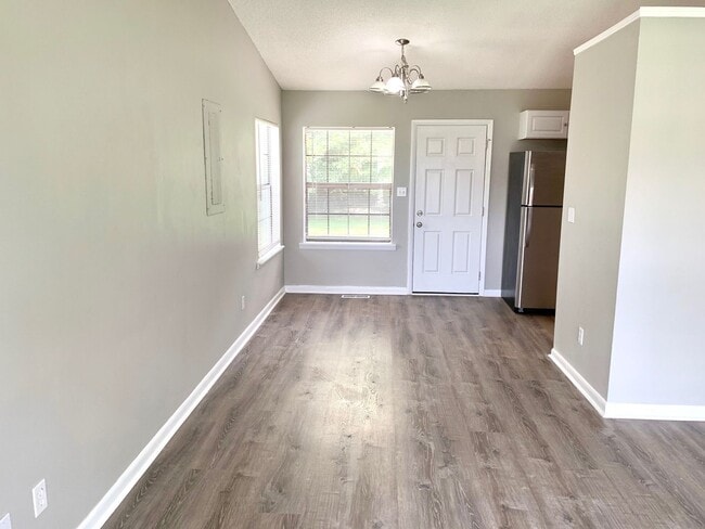 Building Photo - 208 State Line Rd