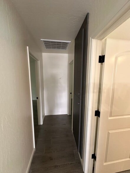 Building Photo - 650 S R St