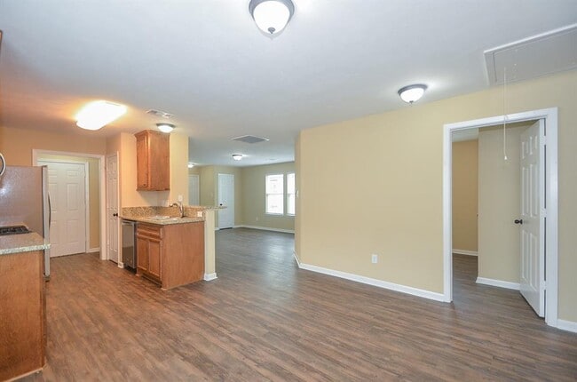 Building Photo - 5807 Cebra St