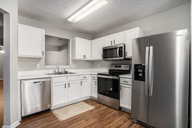 Building Photo - Beautifully Updated Decatur Townhome with Private Backyard