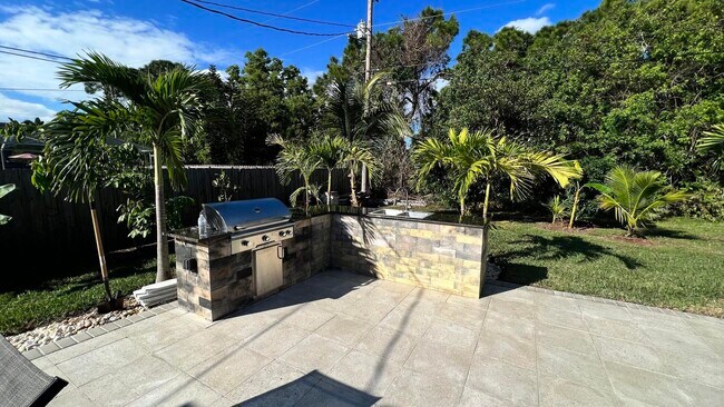 Building Photo - 4516 NW Alsace Ave