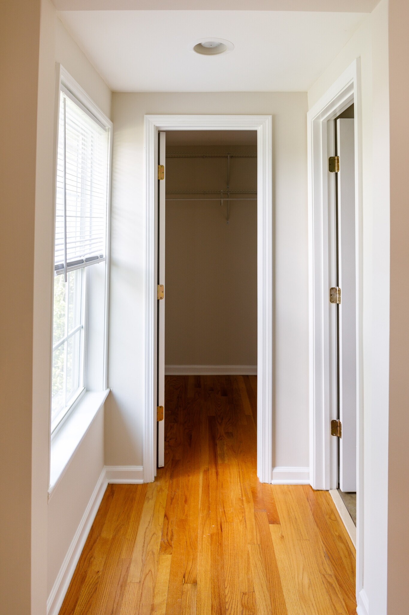 Building Photo - 116 America St