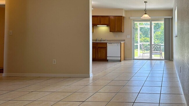 Building Photo - 6944 Rosemont Dr