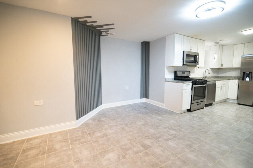 Building Photo - 7522 S Langley Ave