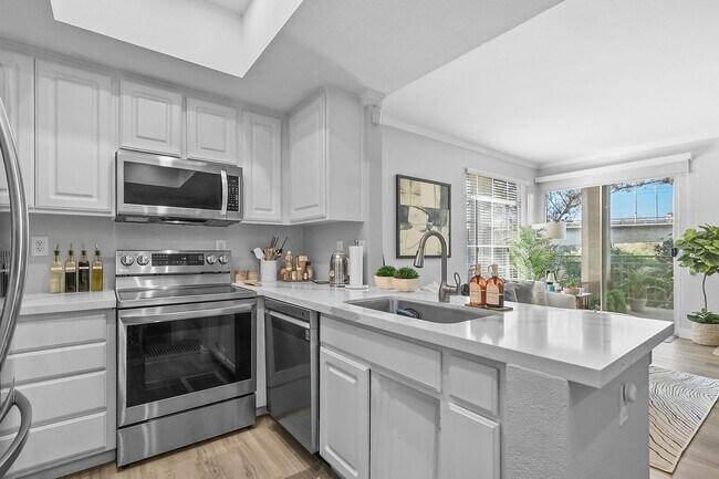 Building Photo - Remodeled River-View Corner Unit with Oversized Patio