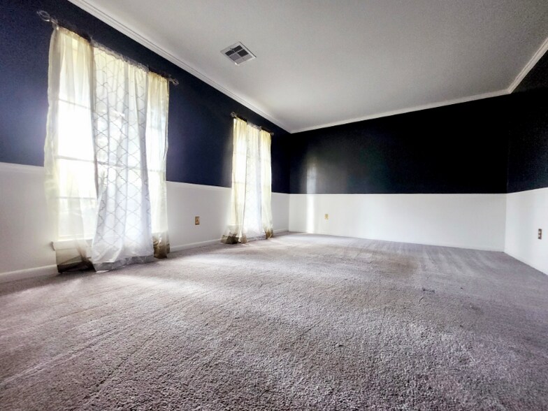 Building Photo - 5861 MacArthur Blvd