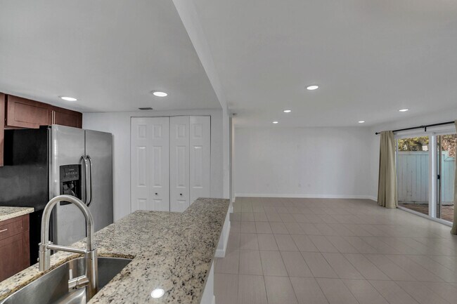 Building Photo - 4550 SW 68th Ct