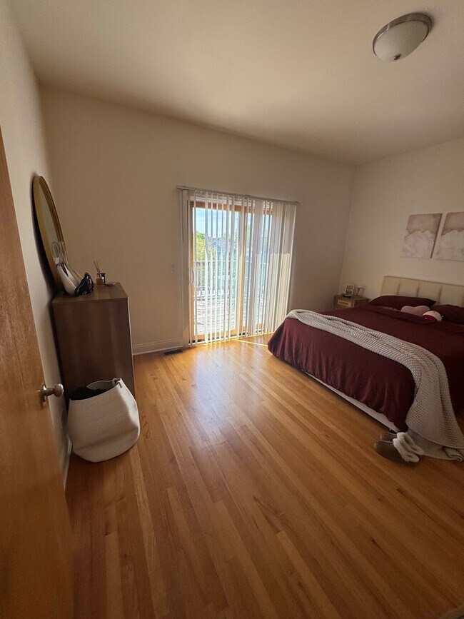Building Photo - 4 Bedroom, 3 Bathroom Impressive Lincoln P...