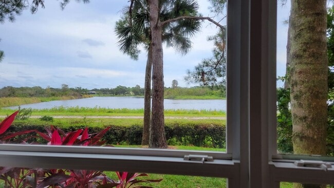 Building Photo - Annual UNfurnished 2/2 ground floor condo in water front boating community