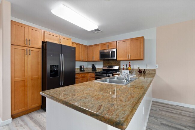 Building Photo - Welcome to this bright and inviting 3 bedroom