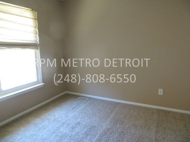 Building Photo - Sterling Heights Condo(16 Mile & Mound)
