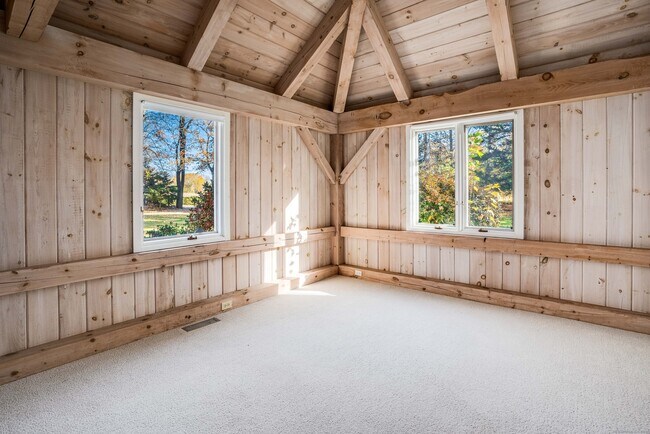 Building Photo - 123 Cove Rd